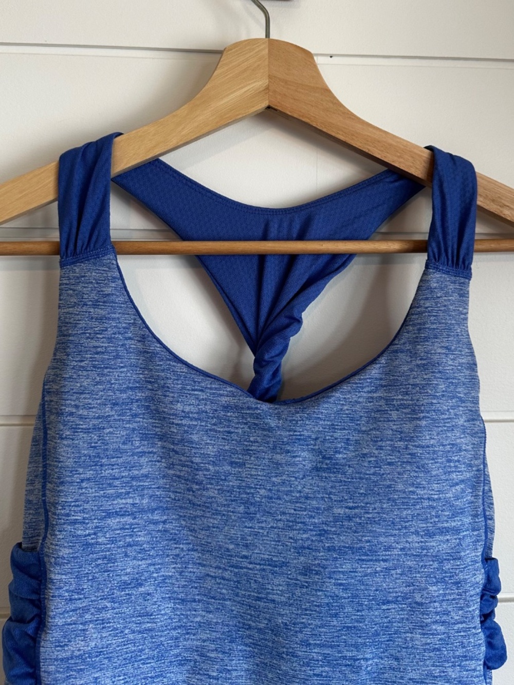 lululemon Trapeze Twist Tank Heathered Harbor Blue Size 8 Twist Back Yoga - Picture 5 of 10